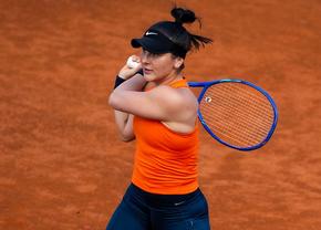 Momente emoționante pentru Bianca Andreescu la Roma » S-a calificat în „optimi”, apoi a făcut zeci de selfie-uri cu fanii