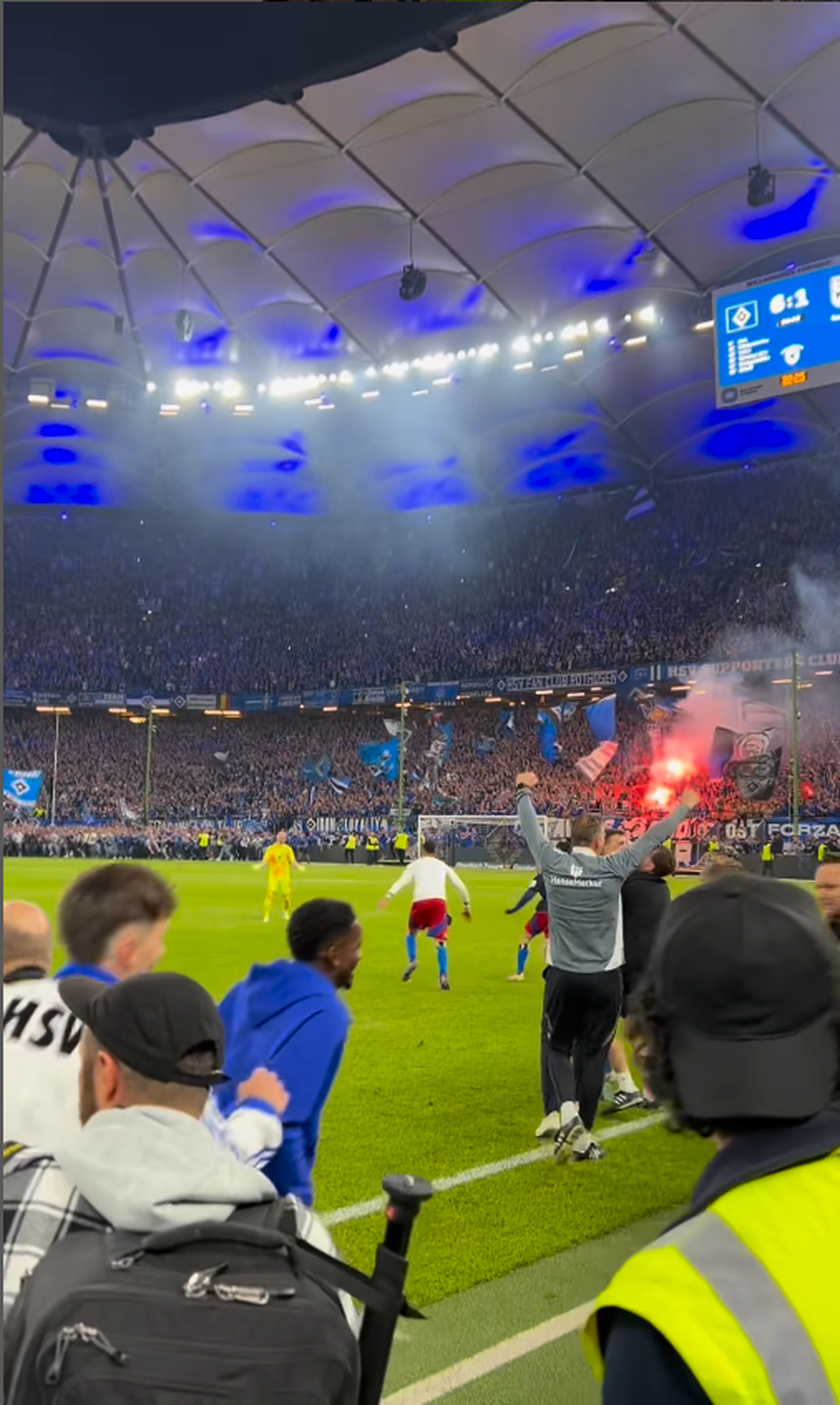 Fanii lui Hamburg au celebrat promovarea