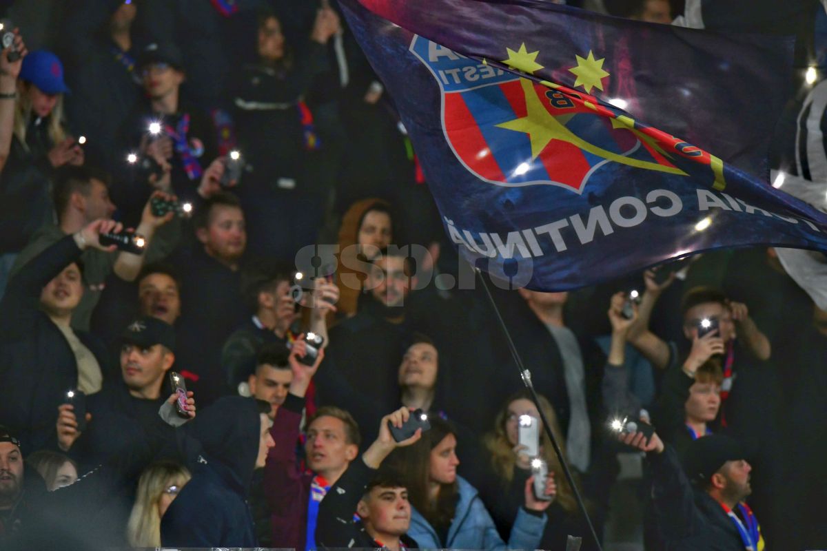 U Cluj - FCSB: imaginile bucuriei dezlănțuite din fața peluzei » Roș-albaștrii au pornit, oficial, sărbătoarea