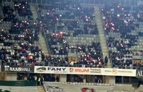 La U Cluj - FCSB s-au repetat la final scenele de anul trecut din Gruia! » Clujenii au aprins blițurile pentru a celebra campioana
