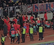La U Cluj - FCSB s-au repetat la final scenele de anul trecut din Gruia! » Clujenii au aprins blițurile pentru a celebra campioana