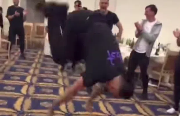 Valentin Crețu a oferit imaginile serii la petrecerea celor de la FCSB » Și-a arătat talentul nebănuit