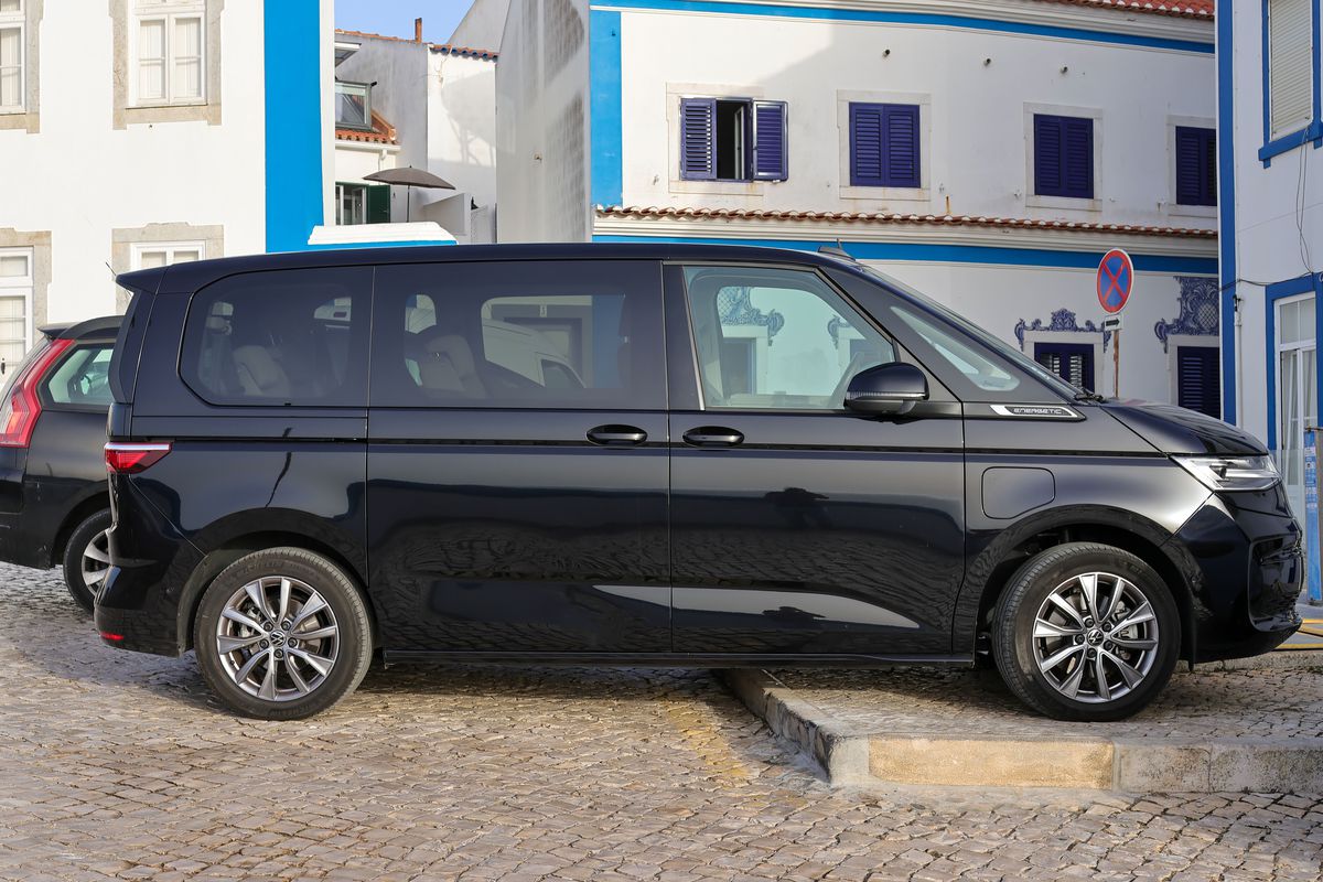 VW Multivan T7, mașina preferată de Papa Leon al XIV-lea