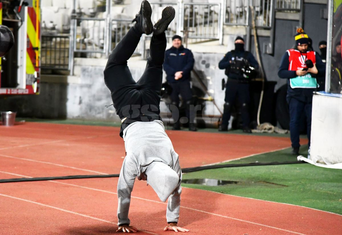 U Cluj - FCSB: imaginile bucuriei dezlănțuite din fața peluzei » Roș-albaștrii au pornit, oficial, sărbătoarea