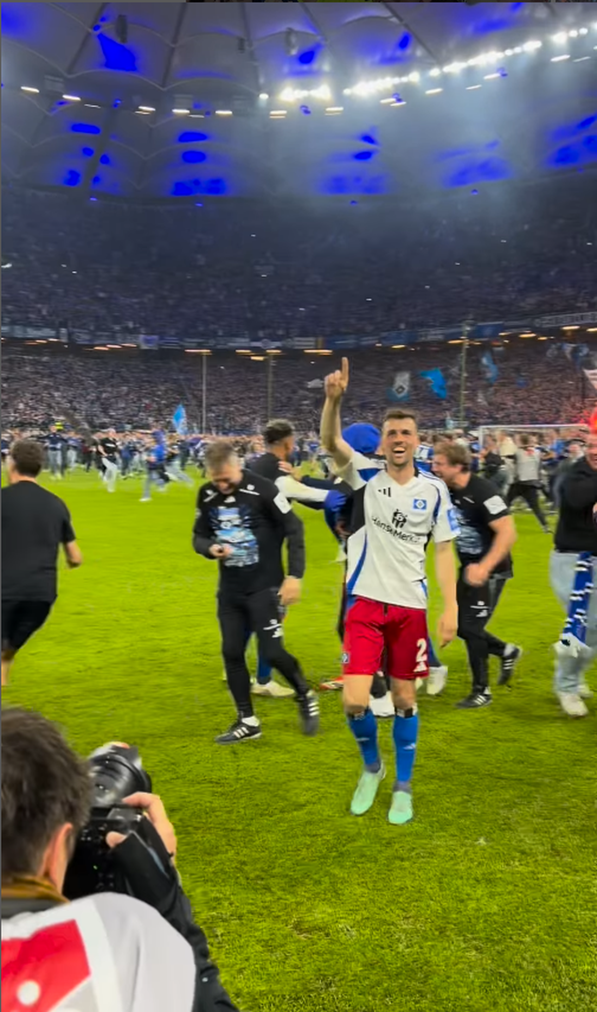 Fanii lui Hamburg au celebrat promovarea