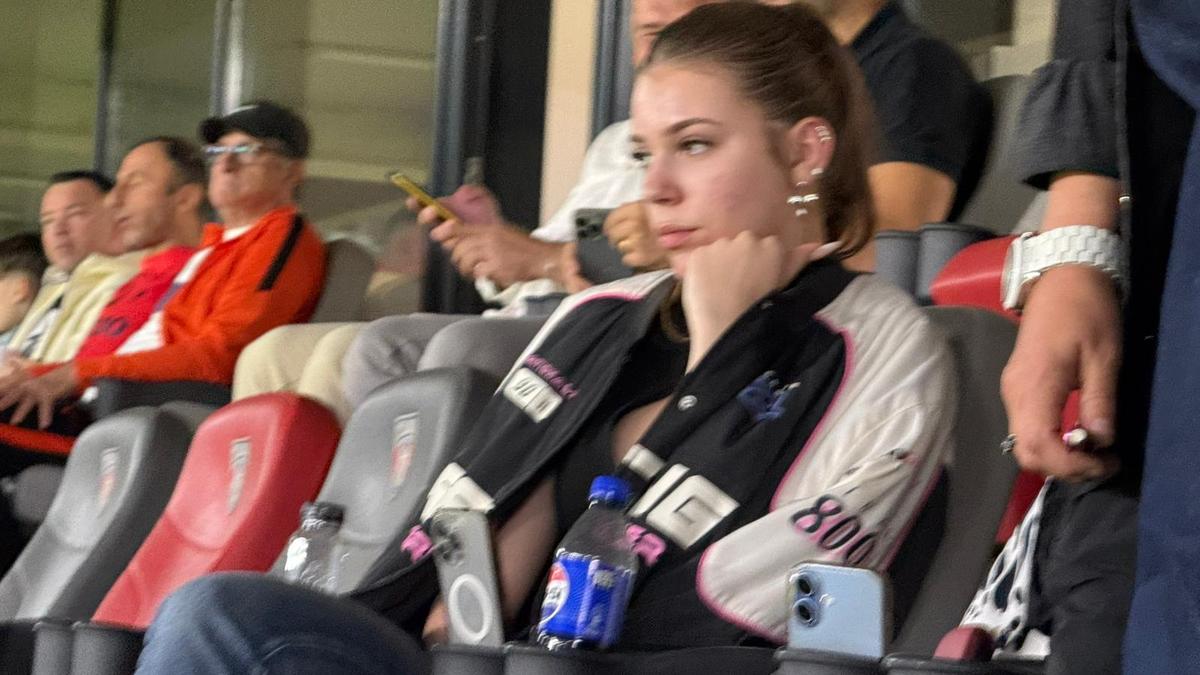 Nu au fost prezente la petrecerea Stelei '86, dar Alexandra și Julianne Duckadam au venit pe Ghencea la FCSB - Slobozia