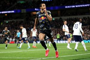 Din nou VAR, din nou haos pentru echipa lui Drăgușin: gafa care ar putea costa salvarea lui Tottenham
