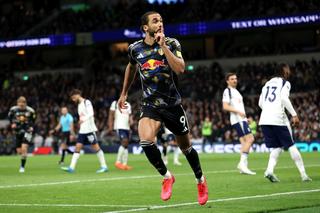 Din nou VAR, din nou haos pentru echipa lui Drăgușin: gafa care ar putea costa salvarea lui Tottenham