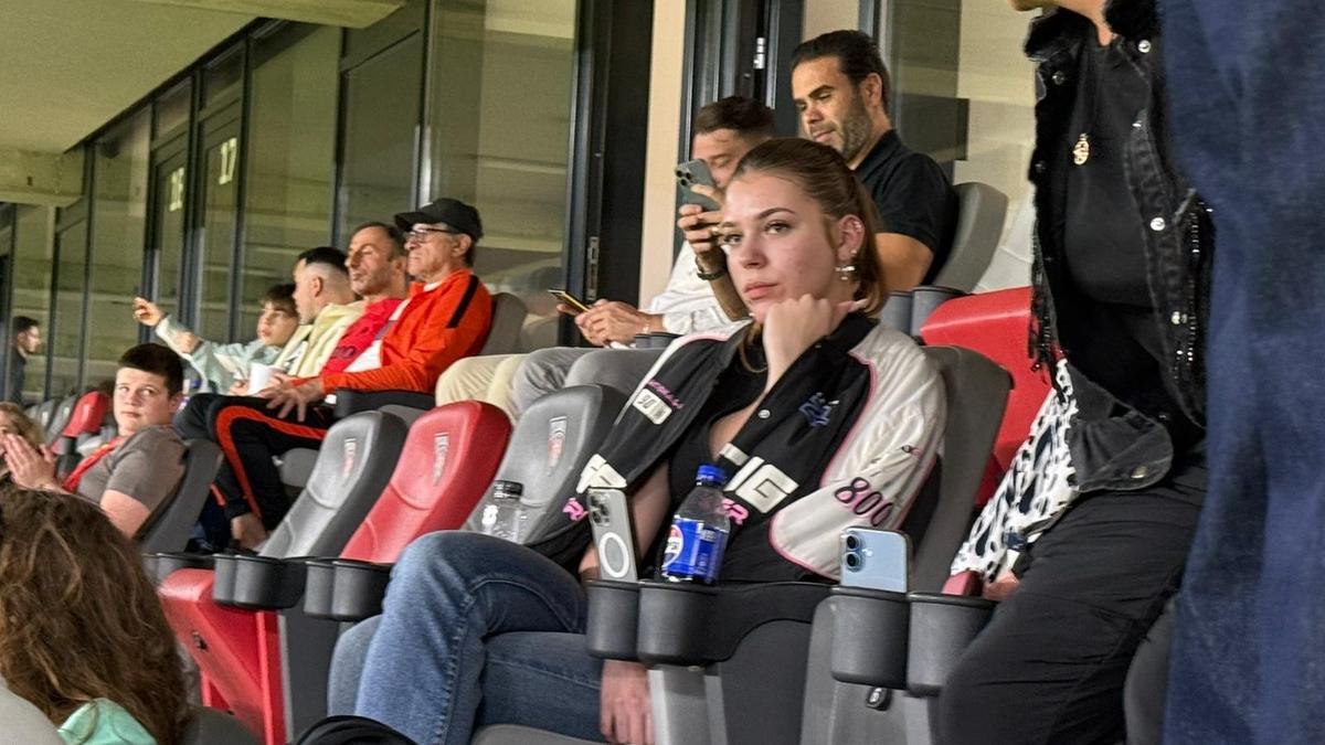 Nu au fost prezente la petrecerea Stelei '86, dar Alexandra și Julianne Duckadam au venit pe Ghencea la FCSB - Slobozia