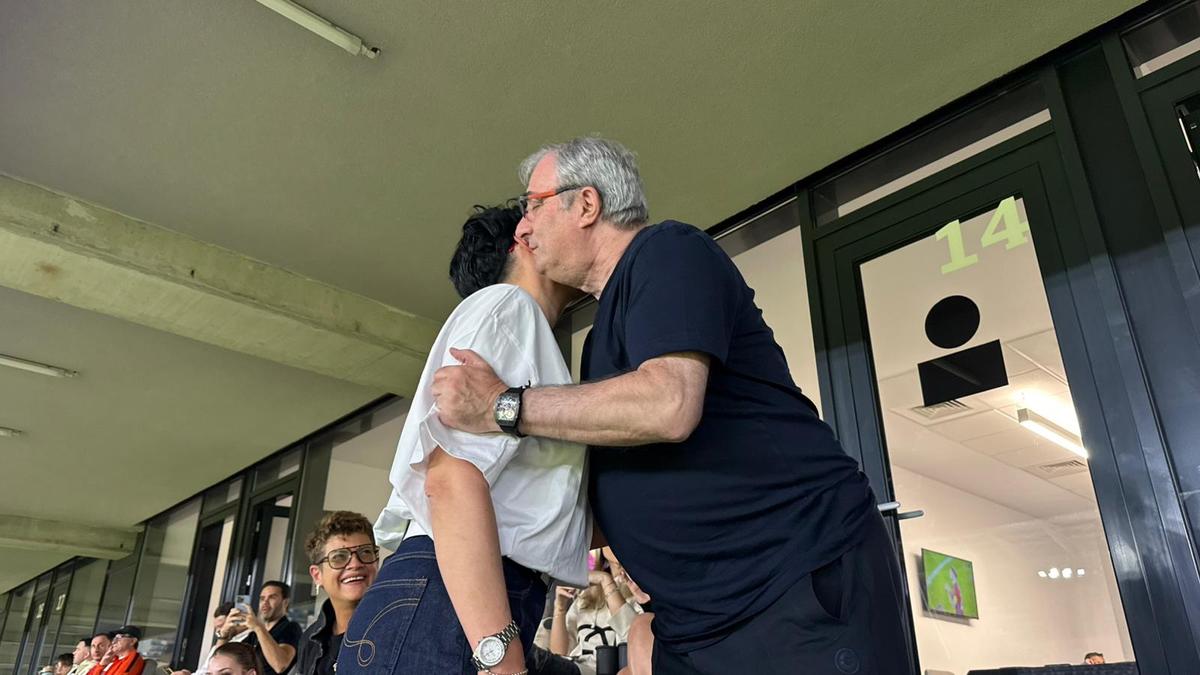 Nu au fost prezente la petrecerea Stelei '86, dar Alexandra și Julianne Duckadam au venit pe Ghencea la FCSB - Slobozia