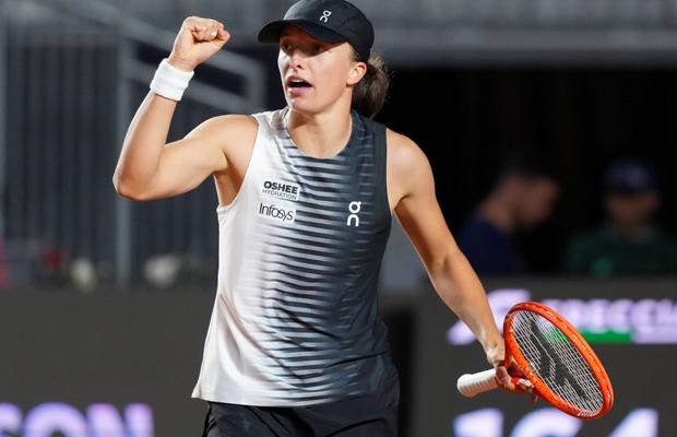 Iga Swiatek, demonstrație de forță pe zgura de la Roma » I-a lăsat doar 3 game-uri lui Naomi Osaka