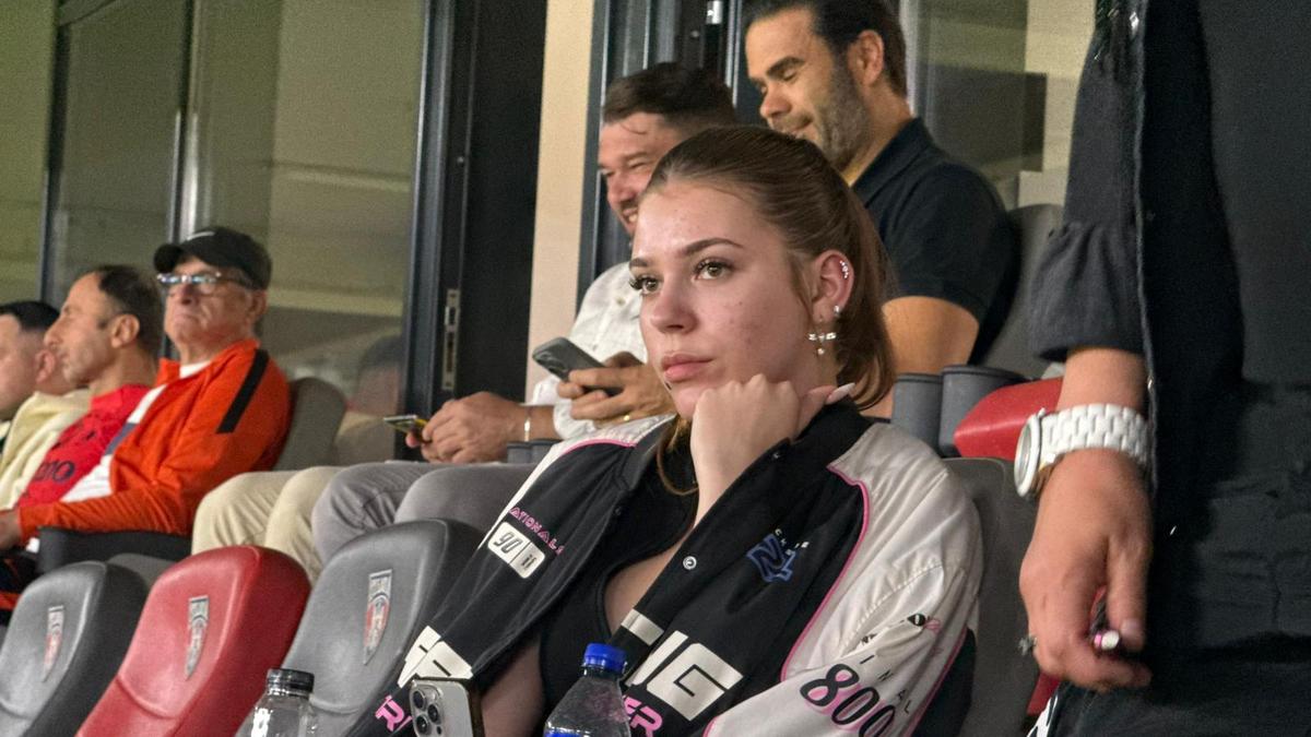 Nu au fost prezente la petrecerea Stelei '86, dar Alexandra și Julianne Duckadam au venit pe Ghencea la FCSB - Slobozia