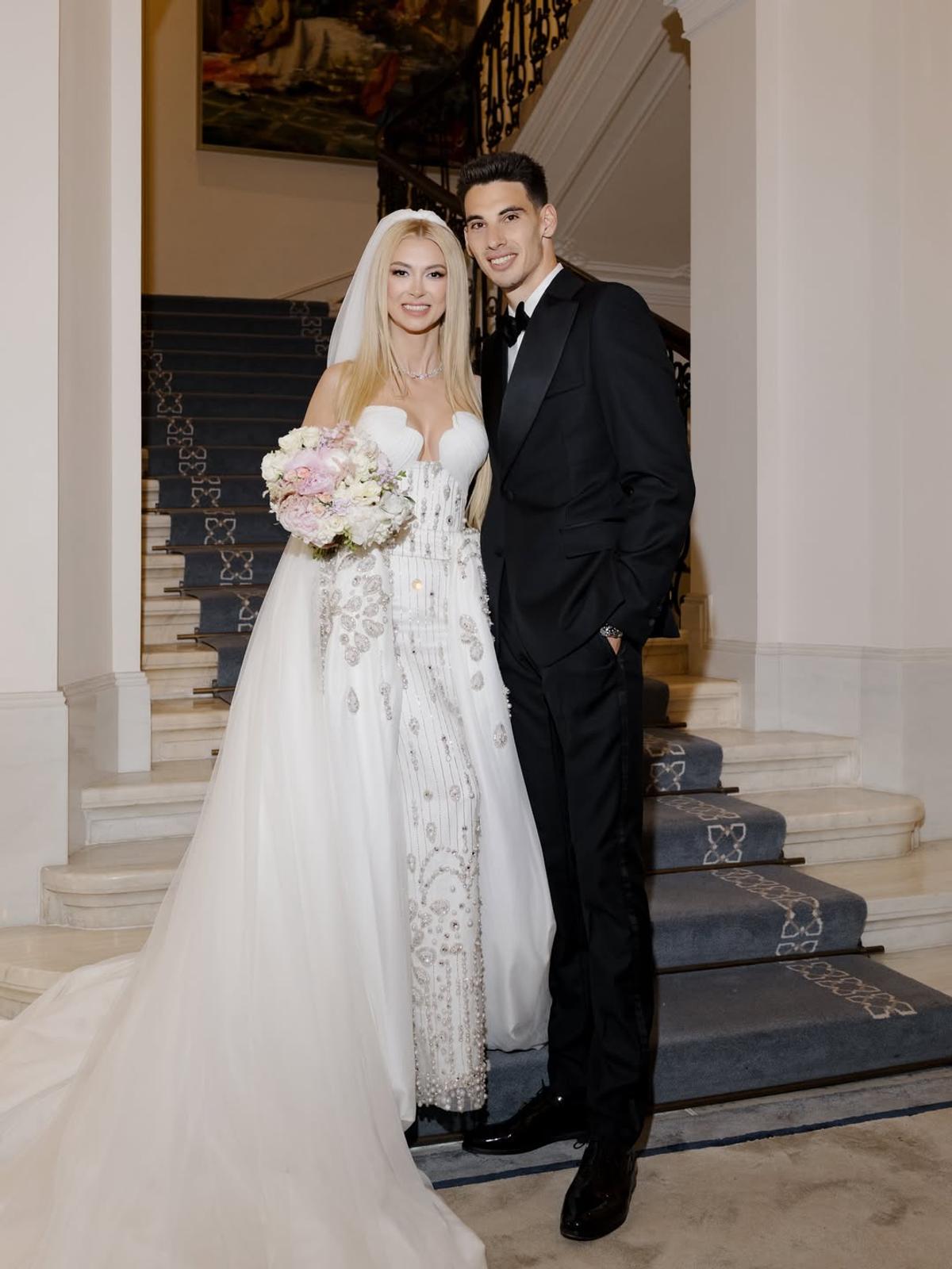 Andreea Bălan s-a căsătorit religios cu tenismenul Victor Cornea » Imagini de la nunta de pe malul Lacului Buftea