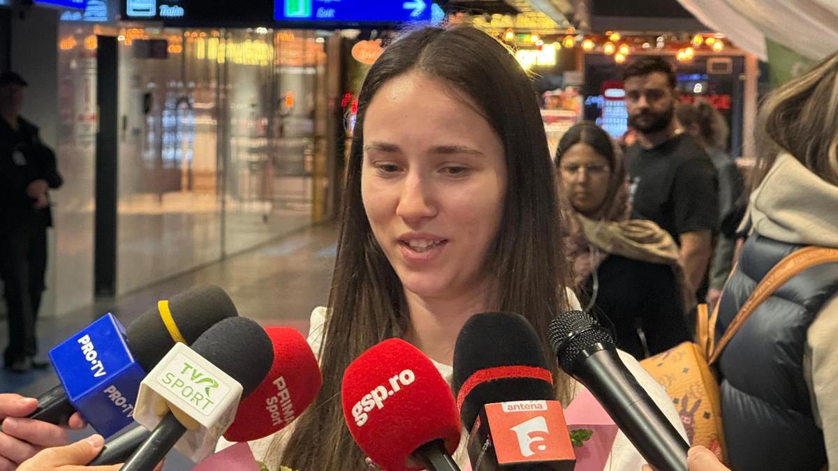 Revenite în țară, fetele cu medalie de bronz ale României și-au cerut drepturile financiare: „De doi ani, nimic! Se cam duce plăcerea”