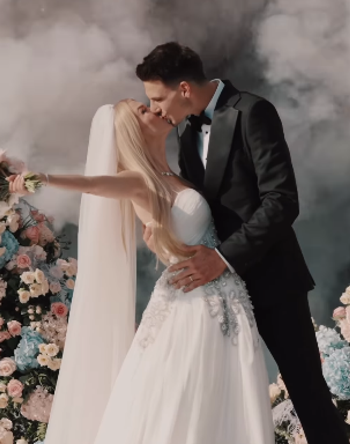 Andreea Bălan s-a căsătorit religios cu tenismenul Victor Cornea » Imagini de la nunta de pe malul Lacului Buftea