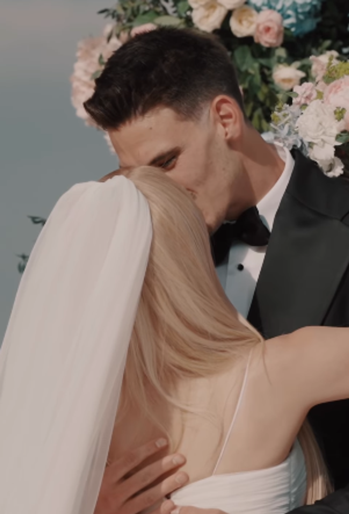 Andreea Bălan s-a căsătorit religios cu tenismenul Victor Cornea » Imagini de la nunta de pe malul Lacului Buftea