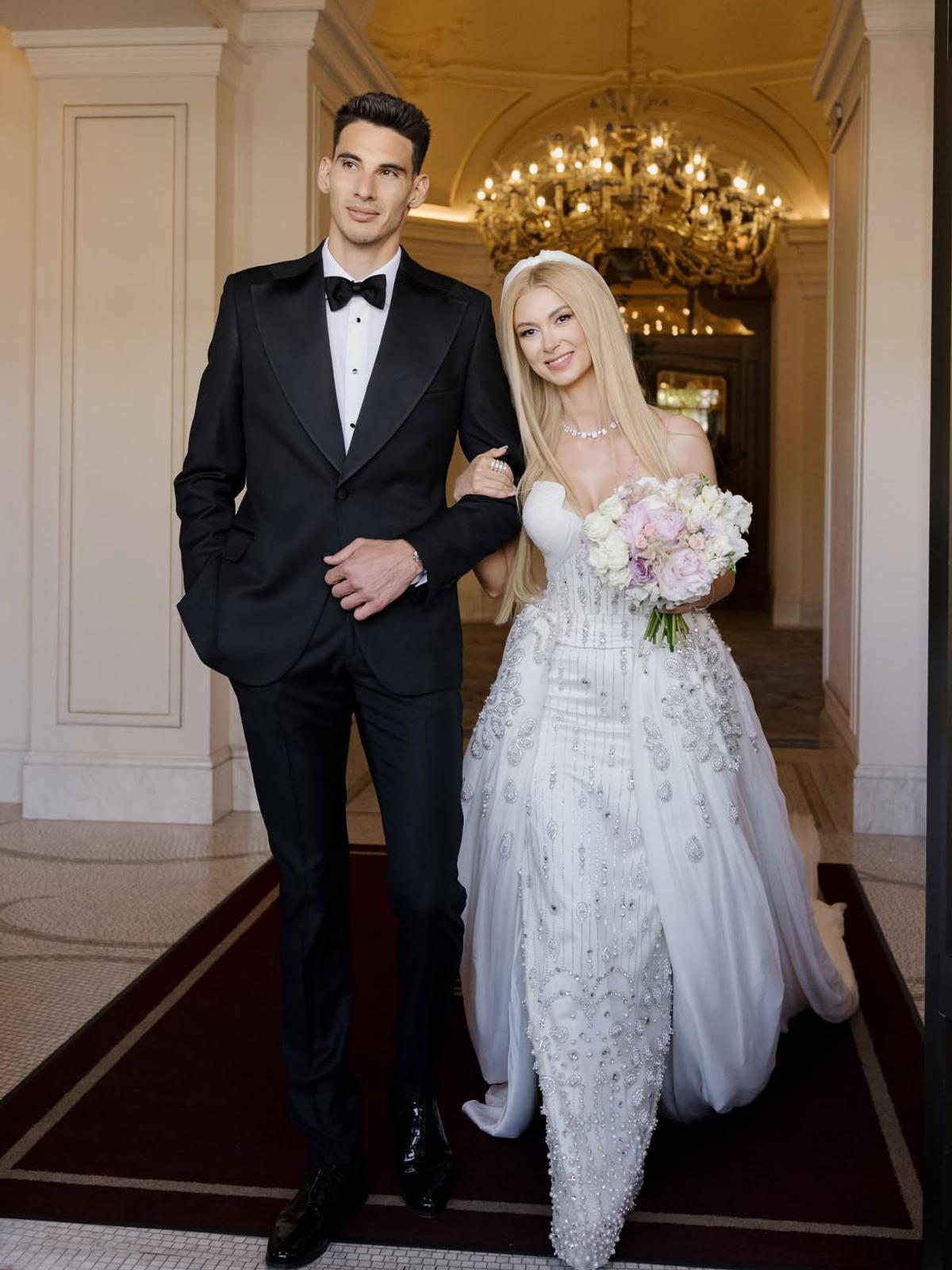 Andreea Bălan s-a căsătorit religios cu tenismenul Victor Cornea » Imagini de la nunta de pe malul Lacului Buftea