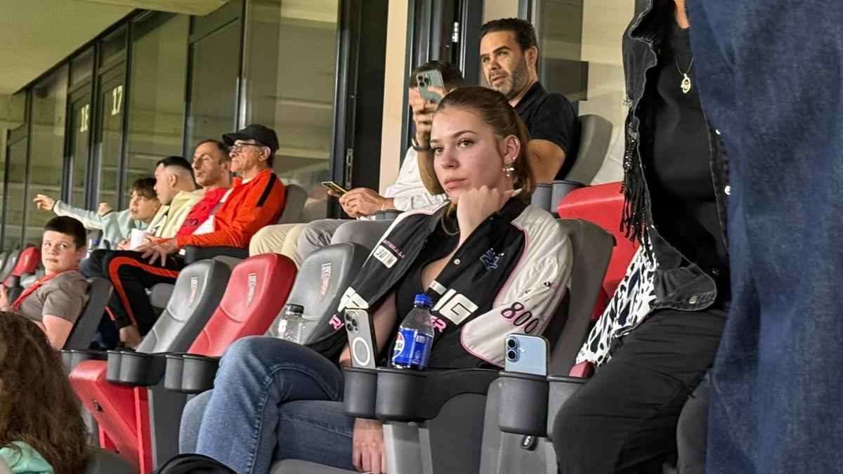 Nu au fost prezente la petrecerea Stelei '86, dar Alexandra și Julianne Duckadam au venit pe Ghencea la FCSB - Slobozia
