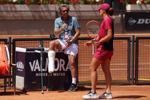 Cum și-a accidentat antrenorul fostul lider WTA Iga Swiatek în centrul Romei: „Lumea nu și-a dat seama cât de grav era”