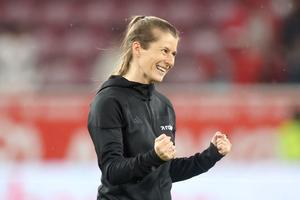 Marie-Louise Eta, prima antrenoare din TOP 5 campionate, a obținut un rezultat istoric