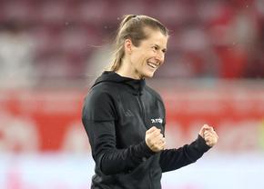 Marie-Louise Eta, prima antrenoare din TOP 5 campionate, a obținut un rezultat istoric
