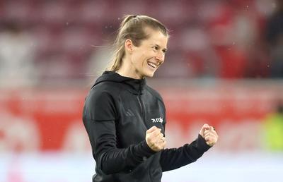 Marie-Louise Eta, prima antrenoare din TOP 5 campionate, a obținut un rezultat istoric