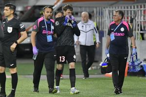 FCSB, dublă schimbare în prima repriză a meciului cu Slobozia » Portarul Popa, comoționat după ciocnirea cu propriul coleg