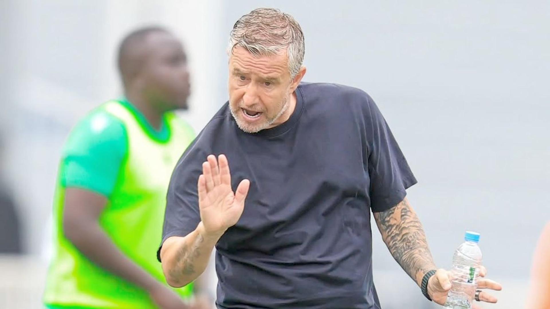 Reghecampf campion Rwanda sărbătorind cu jucătorii Al-Hilal Omdurman după câștigarea titlului fotbal Rwanda în sezonul 2026 | sursa foto: Gazeta Sporturilor