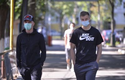 Primul caz de COVID-19 la Dinamo » Vor fi jucătorii trimiși în izolare? Ce specifică normele sanitare FRF + cele 6 definiții ale INSP pentru contactul apropiat