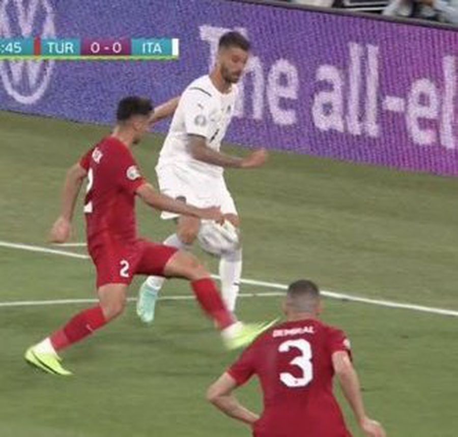 Faza la care Italia ar fi putut să primească penalty Turcia - Italia 0-3 » I-au sufocat! „Squadra Azzurra” își anunță candidatura la primul trofeu după 50 de ani