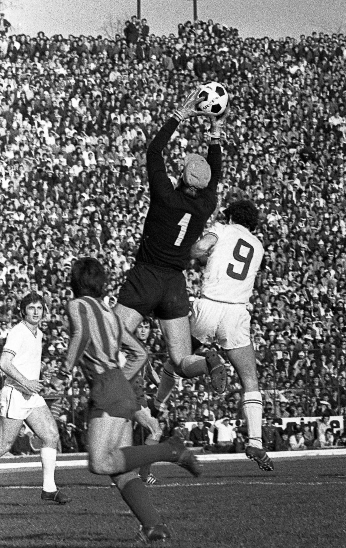 55 de ani de la primul titlu al Rapidului » Nichi Dumitriu: „Noi am fost zeii Giuleștiului. Doar Sabău și Lupu ar fi putut juca în echipa din '67. Pancu? A avut două viteze, mică și foarte mică!”