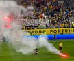 Torțe aruncate pe teren și scandări xenofobe  » România - Finlanda, întrerupt de ultrașii români
