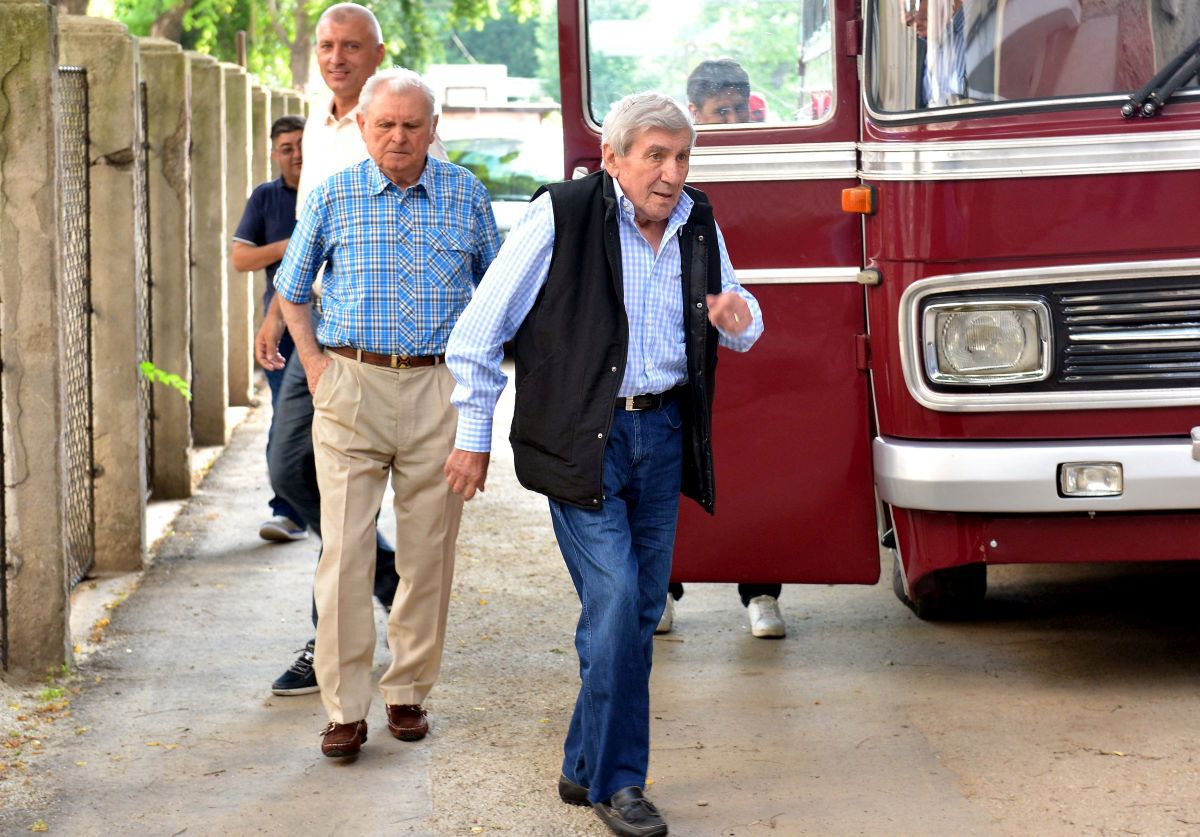 55 de ani de la primul titlu al Rapidului » Nichi Dumitriu: „Noi am fost zeii Giuleștiului. Doar Sabău și Lupu ar fi putut juca în echipa din '67. Pancu? A avut două viteze, mică și foarte mică!”