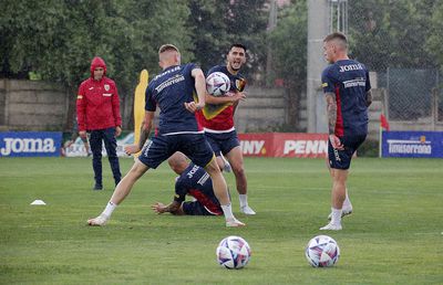 Iordănescu pregătește noi schimbări pentru România – Finlanda » Ce echipă de start a testat la antrenamentul de vineri + Manea și Ivan nu au prins lotul