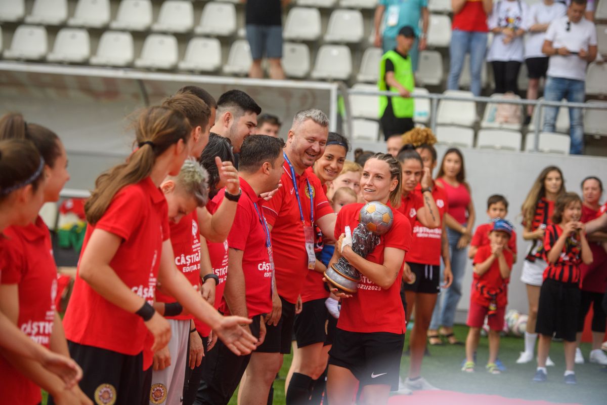 Scandal monstru și bătaie generală pe teren la finala Cupei României la fotbal feminin + Acuzații grave: „Am fost amenințată de omul de la pază”