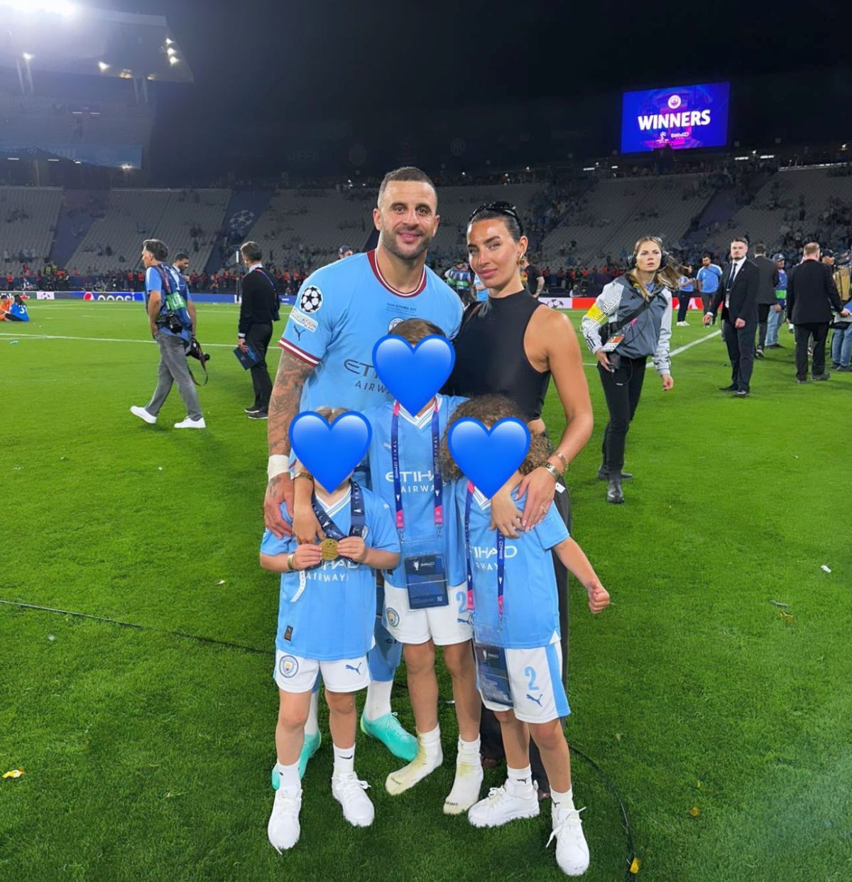 Fotbaliștii lui Manchester City au sărbătorit alături de soții sau iubite succesul în Champions League