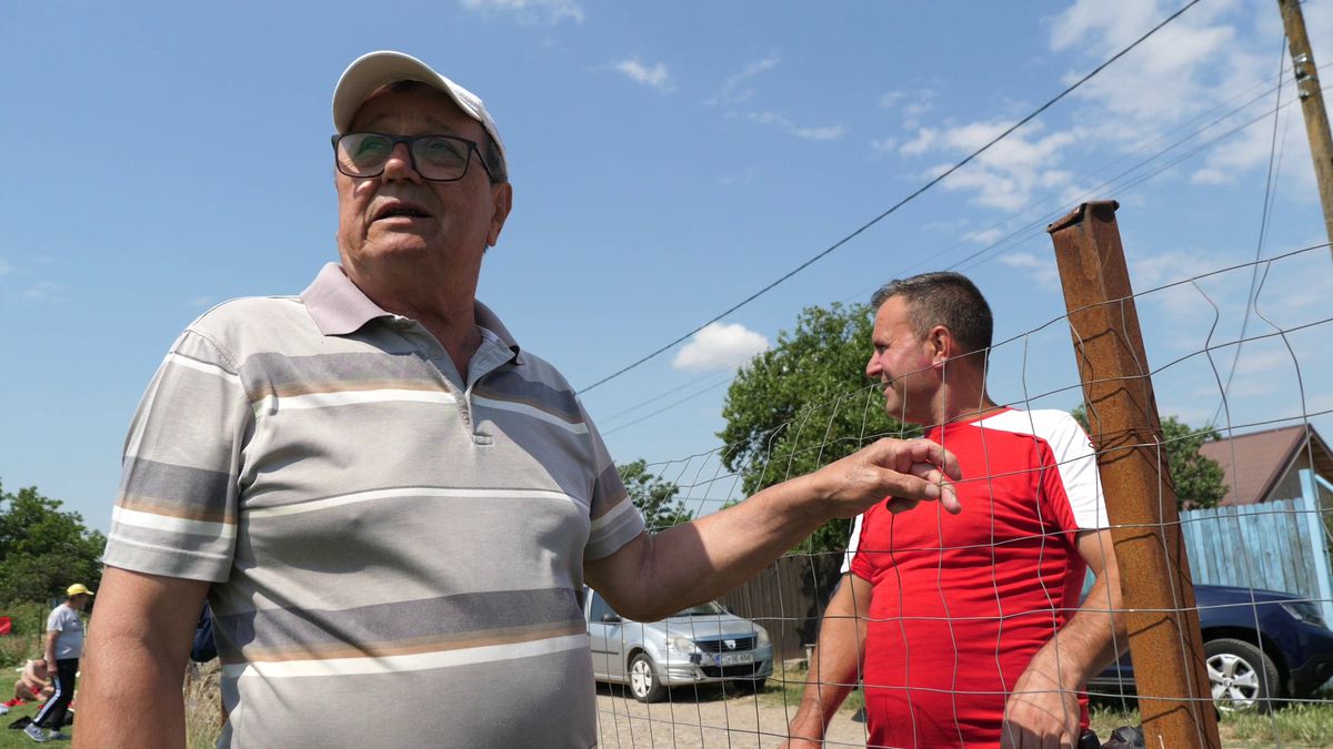 Netflix ar da lovitura la Plumbuita, în Călărași » „Stricau terenul când treceau cu morții! O luau pe gazon ca să scurteze drumul până la cimitir”