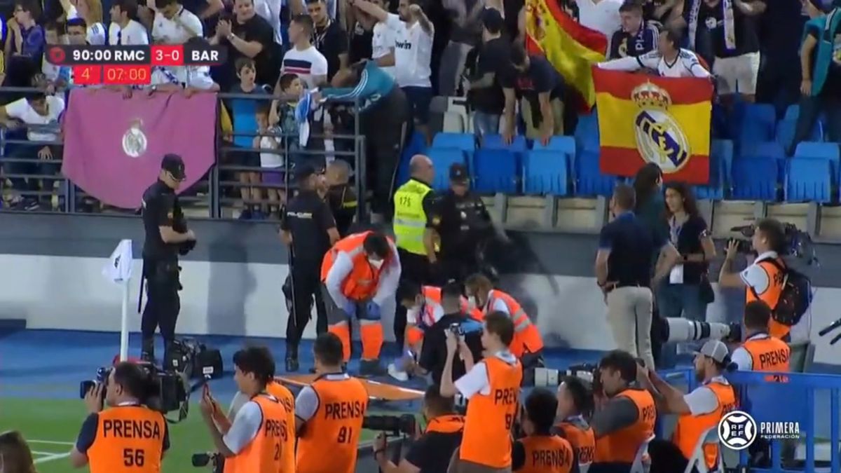 FOTO Fani au căzut cu tribuna la Real Madrid B - Barcelona B