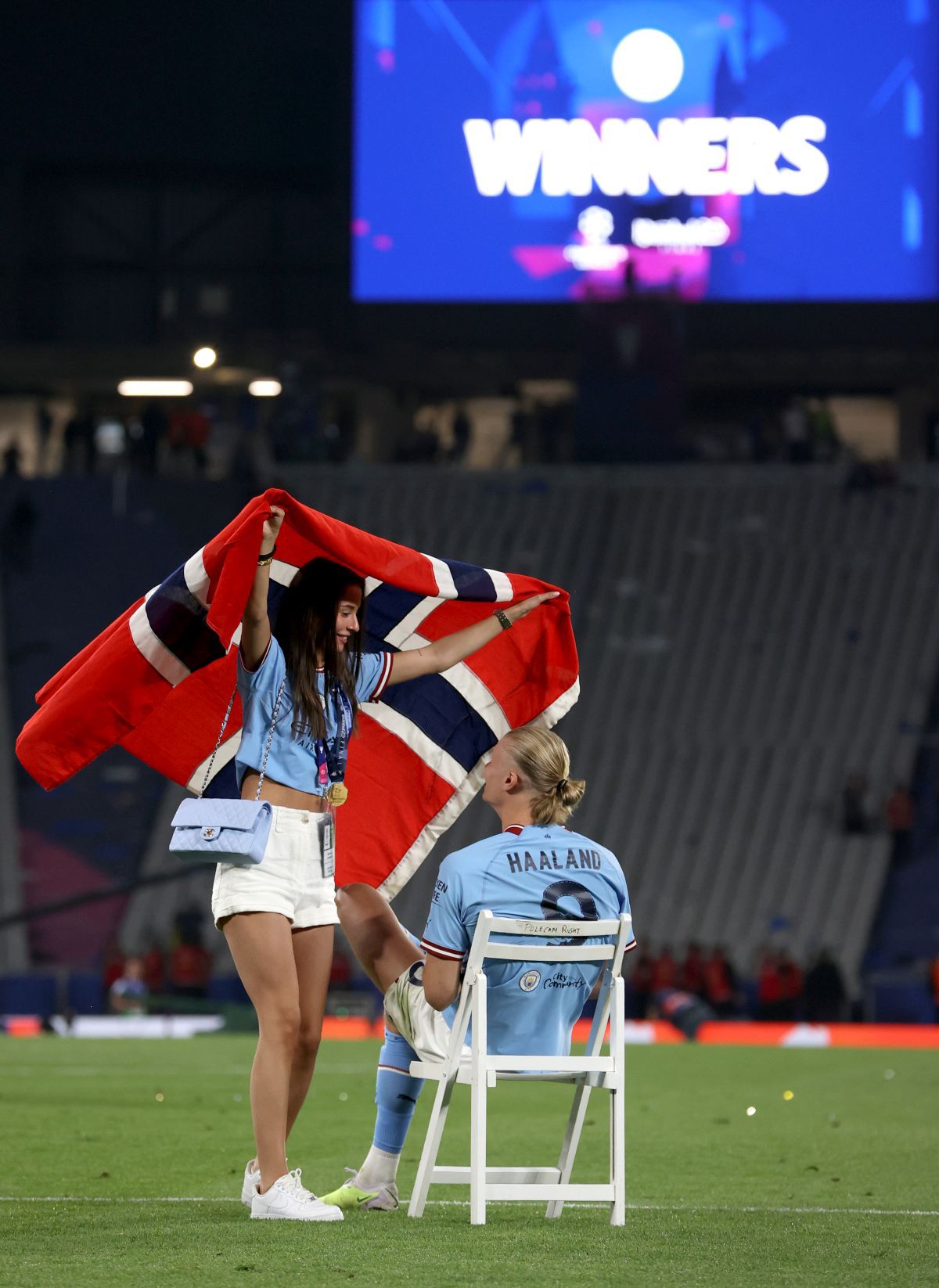 Splendoare în iarbă » Câștigătorii UCL au sărbătorit cu partenerele imediat după finala cu Inter