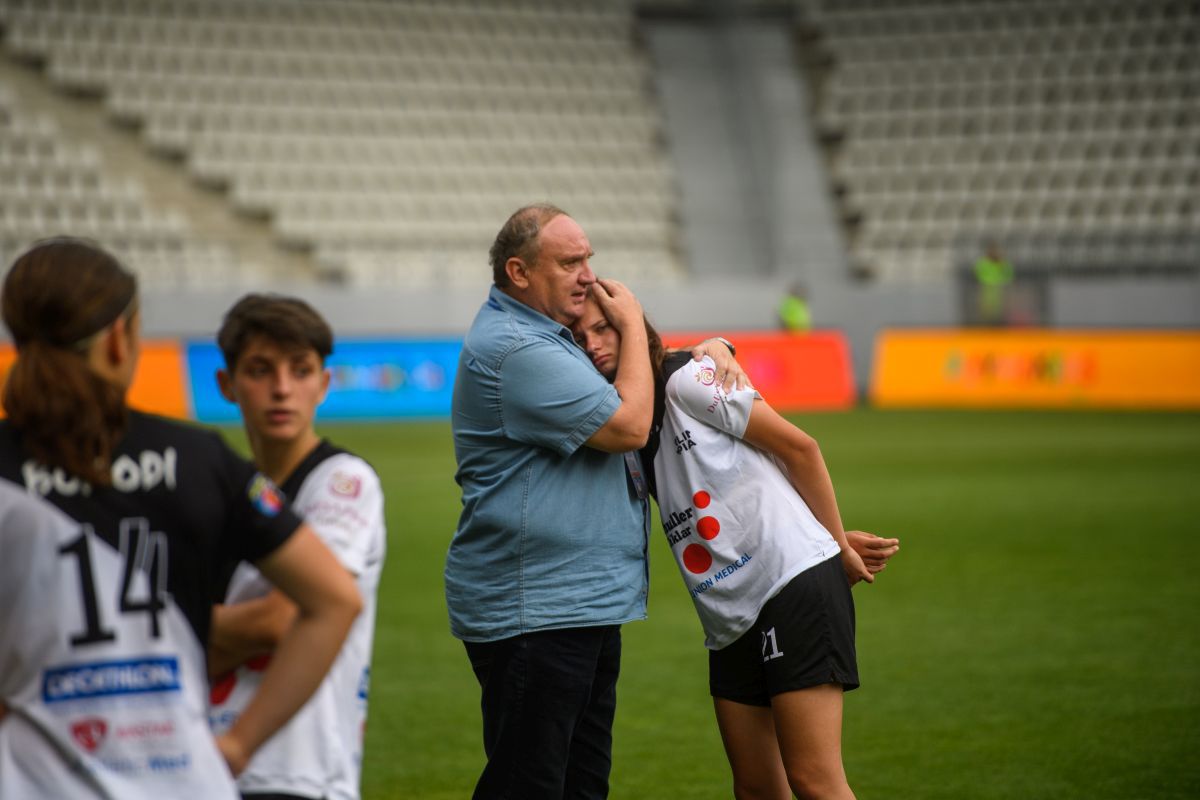 Scandal monstru și bătaie generală pe teren la finala Cupei României la fotbal feminin + Acuzații grave: „Am fost amenințată de omul de la pază”