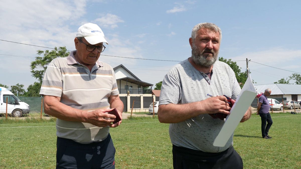 Netflix ar da lovitura la Plumbuita, în Călărași » „Stricau terenul când treceau cu morții! O luau pe gazon ca să scurteze drumul până la cimitir”