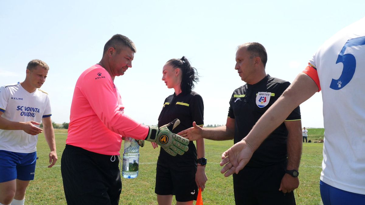 Netflix ar da lovitura la Plumbuita, în Călărași » „Stricau terenul când treceau cu morții! O luau pe gazon ca să scurteze drumul până la cimitir”