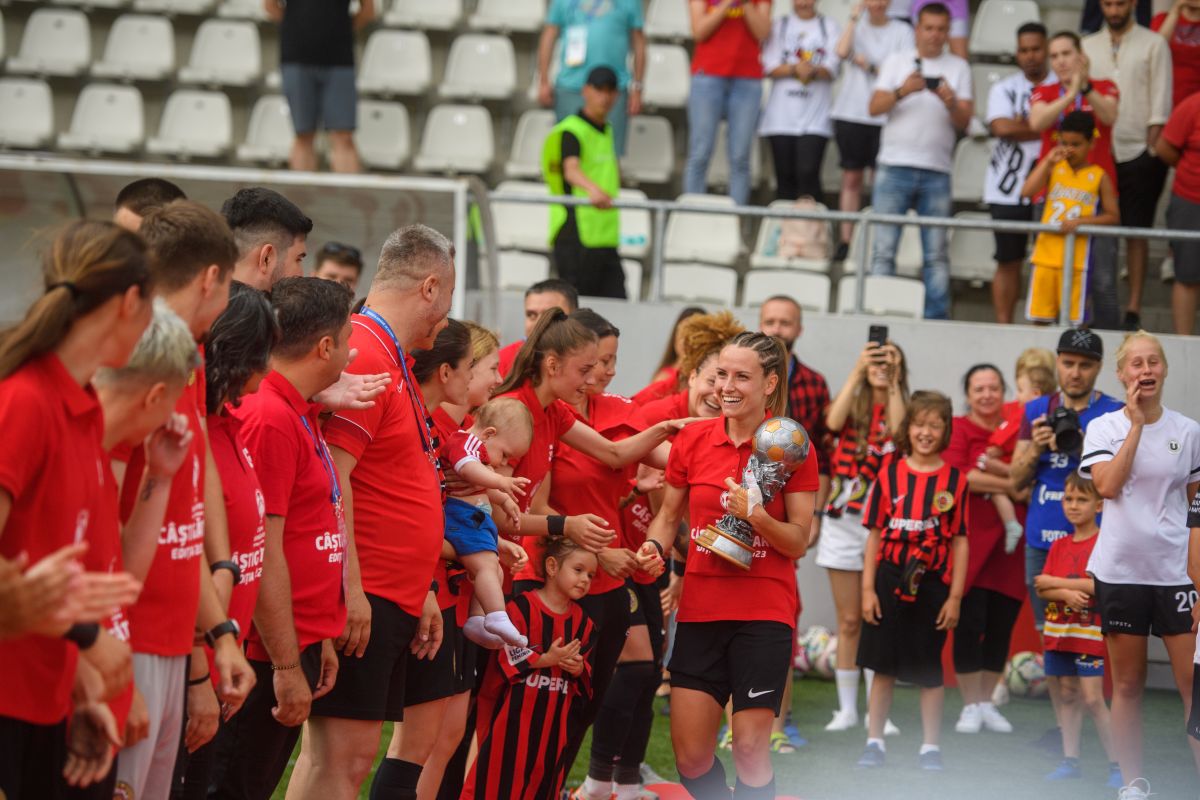 Scandal monstru și bătaie generală pe teren la finala Cupei României la fotbal feminin + Acuzații grave: „Am fost amenințată de omul de la pază”