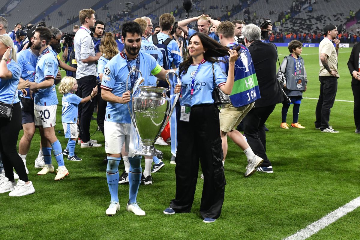 Fotbaliștii lui Manchester City au sărbătorit alături de soții sau iubite succesul în Champions League