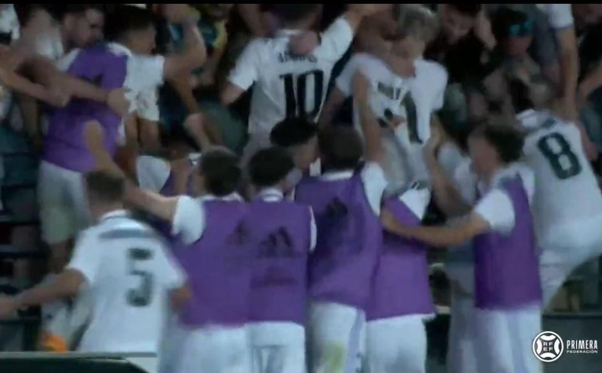 FOTO Fani au căzut cu tribuna la Real Madrid B - Barcelona B