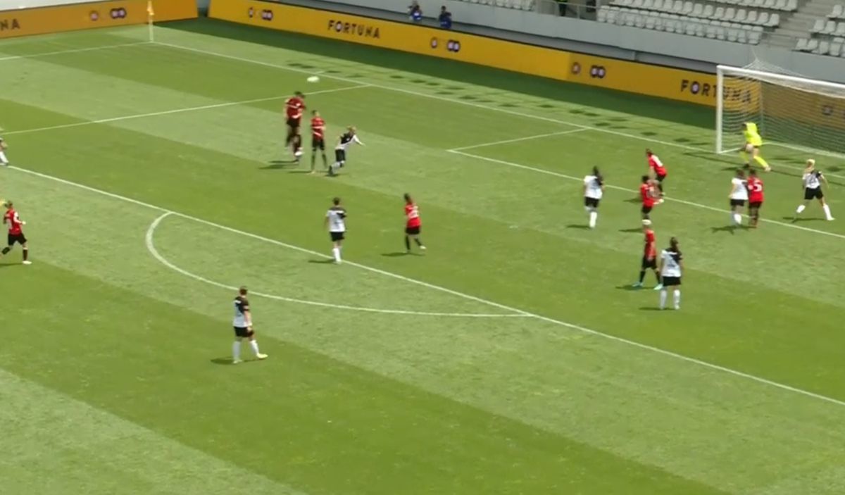 Faza controversată în finala Cupei României la fotbal feminin » Proteste după un gol anulat