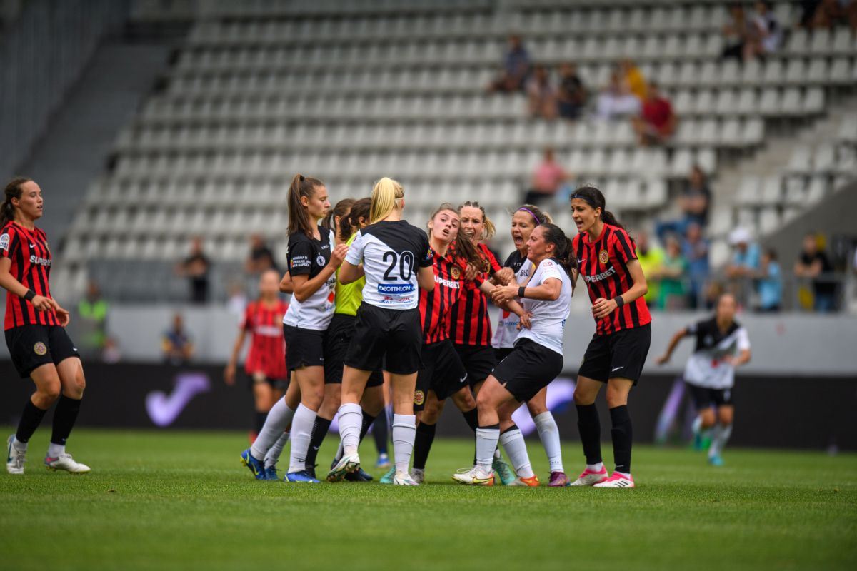 Scandal monstru și bătaie generală pe teren la finala Cupei României la fotbal feminin + Acuzații grave: „Am fost amenințată de omul de la pază”