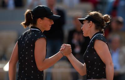 Iga Swiatek nu uită de înfrângerea suferită în fața Simonei Halep la Roland Garros: „A fost dureros. Juca probabil cel mai bun tenis al ei”