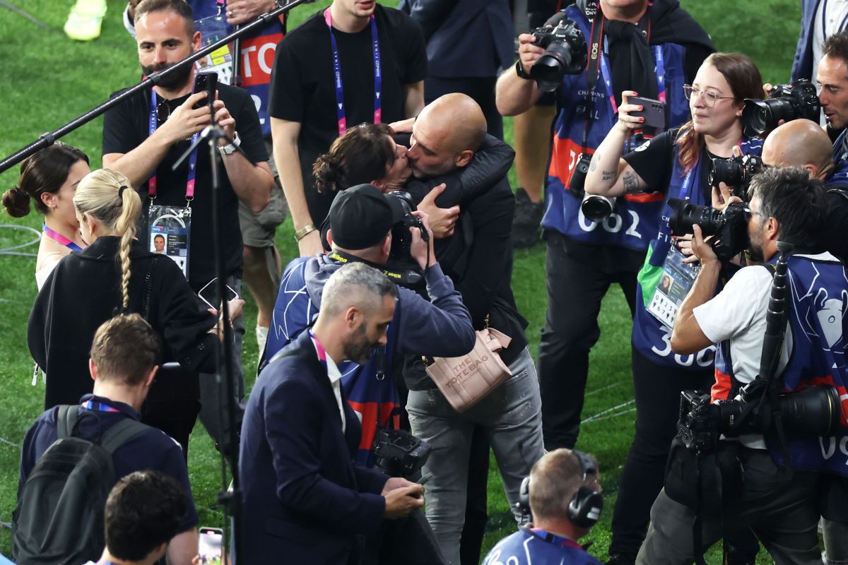 Fotbaliștii lui Manchester City au sărbătorit alături de soții sau iubite succesul în Champions League