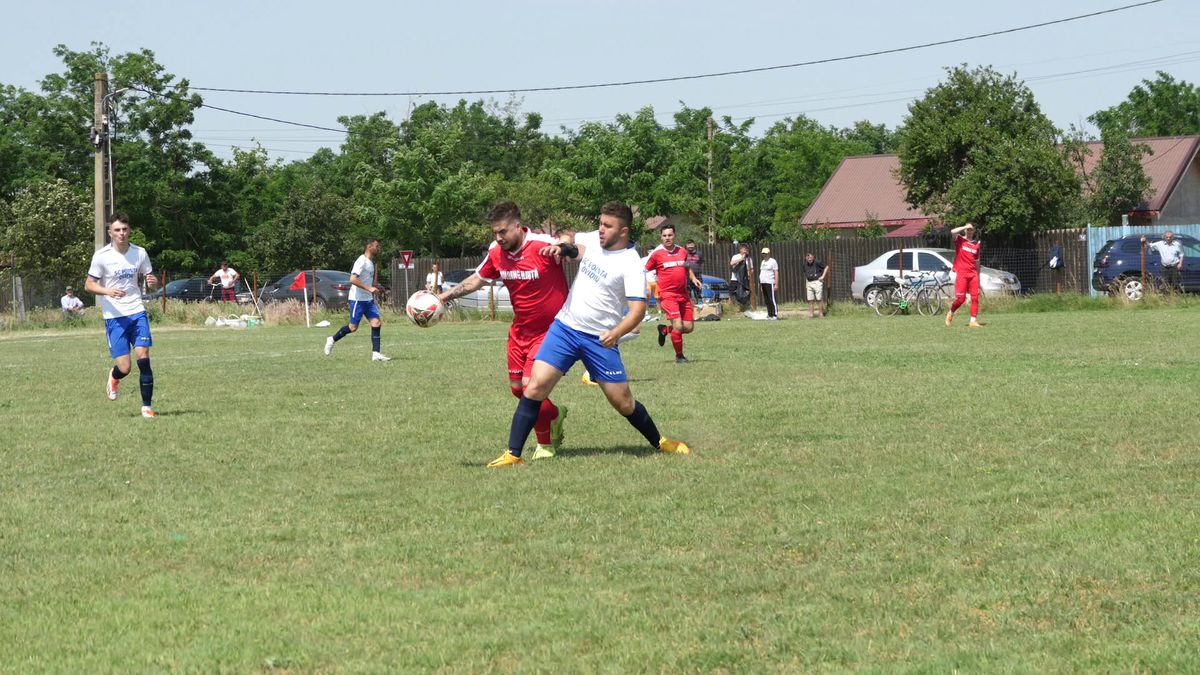 Netflix ar da lovitura la Plumbuita, în Călărași » „Stricau terenul când treceau cu morții! O luau pe gazon ca să scurteze drumul până la cimitir”